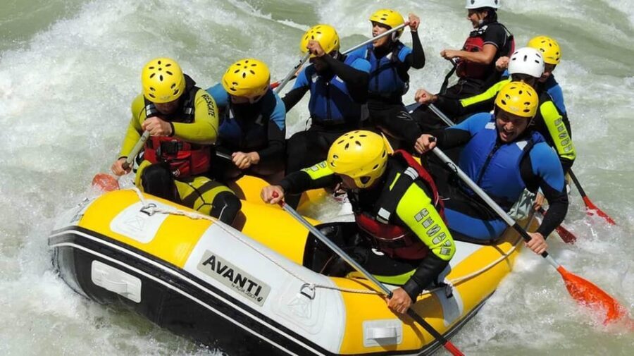 Andalucia: Rafting Experience on Río Genil - Languages and who the guides are serving