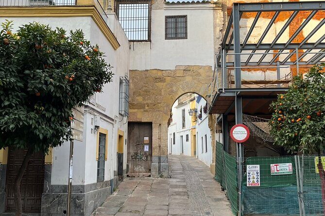 City of Caliphs: A Self-Guided Walking Tour of Córdoba’s History - Start at Torre de la Calahorra and the Puente Romano