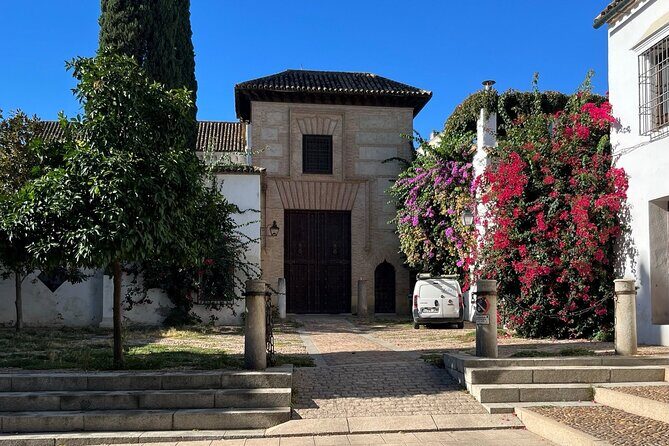 City of Caliphs: A Self-Guided Walking Tour of Córdoba’s History - Calleja de las Flores: a postcard lane that still teaches something