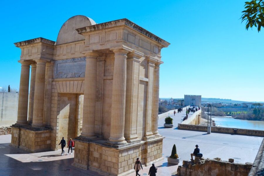 Cordoba: 2.5-Hour Guided Jewish Quarter and Alcazar Tour - Calleja de la Hoguera to the Jewish Quarter: how one city reuses space