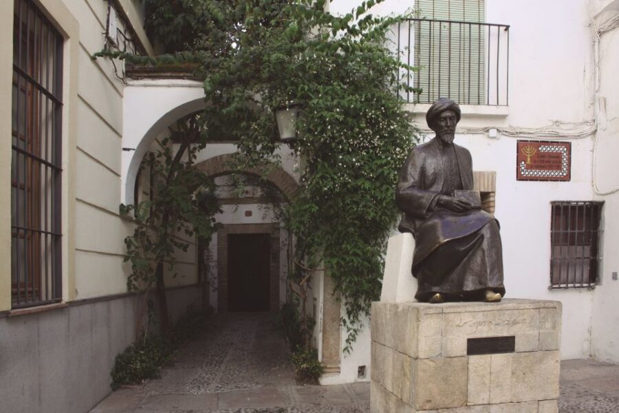 Córdoba: Alcázar and Jewish Quarter 2-Hour Guided Tour - Who should book this tour (and who should shop around)