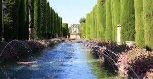 Córdoba: Alcázar and Jewish Quarter 2-Hour Guided Tour - The Jewish Quarter route: Street of Flowers, Bonfire Street, and names you’ll remember