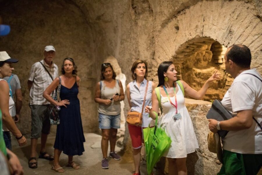 Córdoba: Alcázar and Jewish Quarter 2-Hour Guided Tour - Moving from the old town to the Alcázar: gardens and the royal layer of power