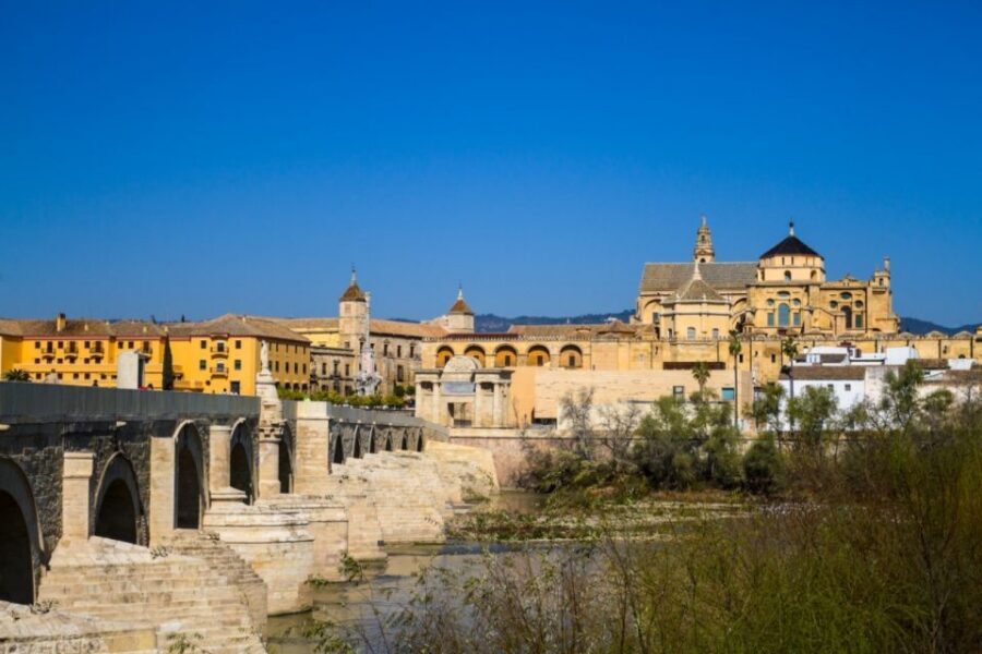 Córdoba: Alcázar and Jewish Quarter 2-Hour Guided Tour - What $27 buys you in Córdoba (and why the value can be real)