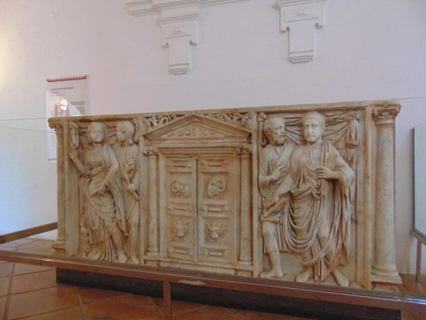 Cordoba: Alcazar of Christian Monarchs 1–Hour Guided Tour - The Roman mosaics room and a perfectly conserved sarcophagus