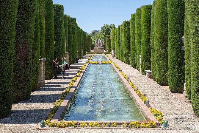 Córdoba: Alcazar Skip the Line Guided Tour - The gardens after the rooms: a nice reset