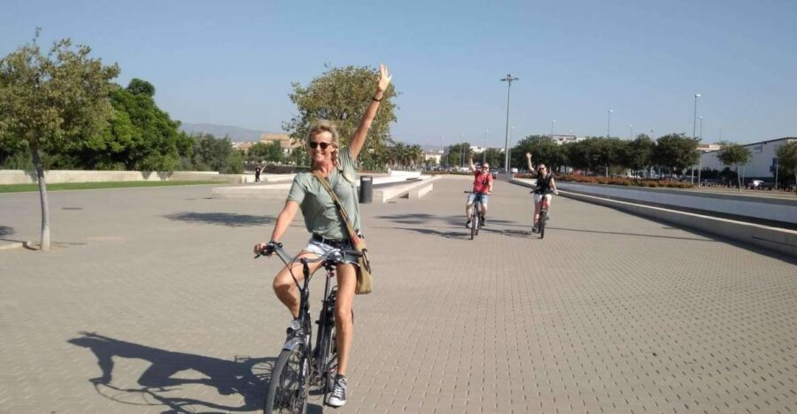 Córdoba Daily Highlights Bike Tour - Meeting Point on Calle Moriscos 10: Quick Start, No Drama
