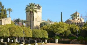 Cordóba: Gardens & Fortress of Catholic Monarchs Guided Tour - Meeting at Avenida del Alcázar: Getting There Without Stress