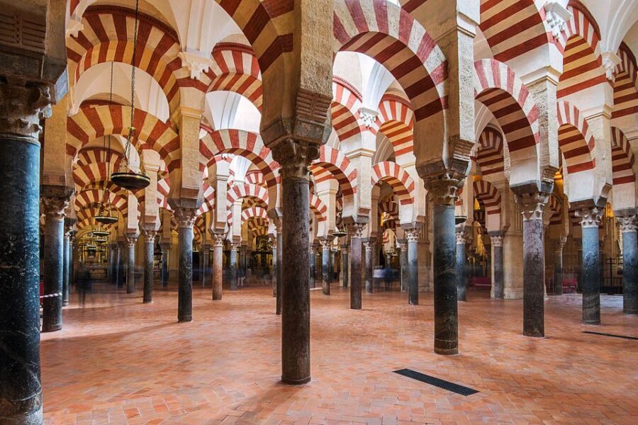 Córdoba Guided Tour of the Mosque, Jewish Quarter & Alcazar - Walking La Judería: Maimonides, the Souk of the Artisans, and Jewish Quarter landmarks