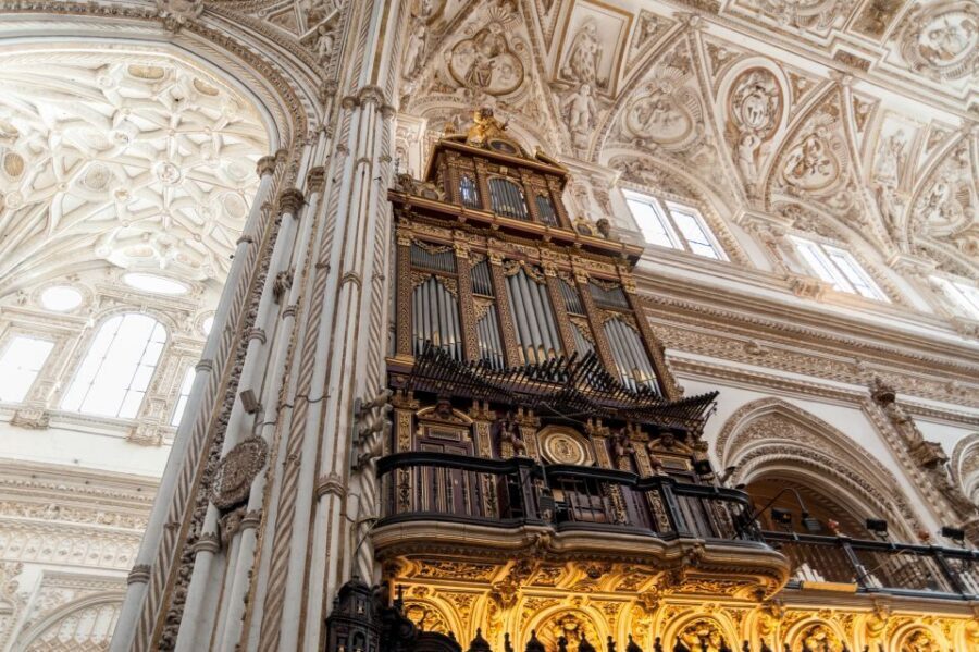 Cordoba: Jewish Quarter and Mosque-Cathedral Guided Tour - Where to Start in Cordoba: Monumento a los Enamorados vs. Plaza Campo Santo
