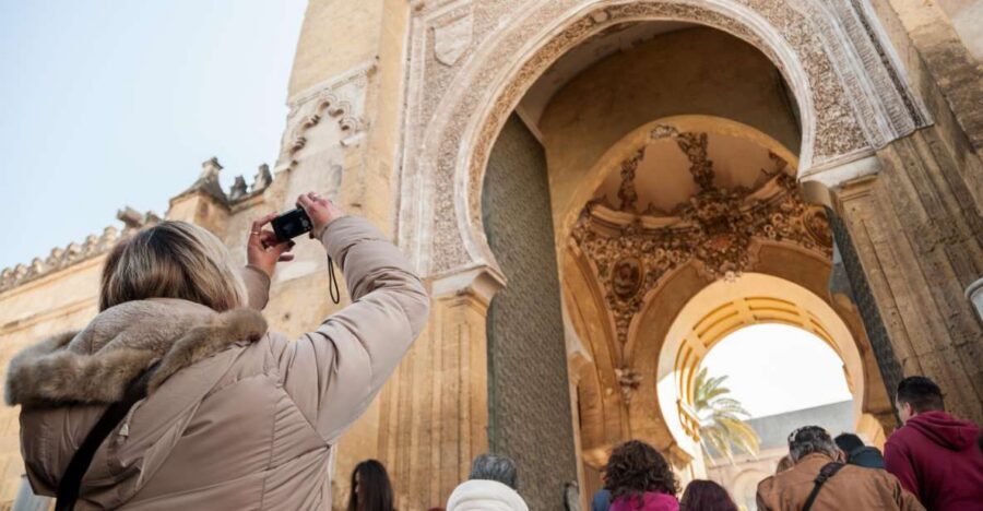 Cordoba: Jewish Quarter and Mosque-Cathedral Guided Tour - Córdoba Synagogue Visit: Mudejar Doorwork and Psalm Inscriptions