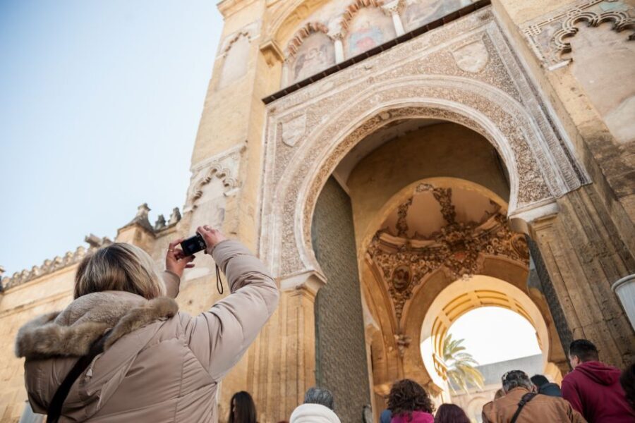 Cordoba: Jewish Quarter and Mosque-Cathedral Guided Tour - The Mezquita-Cathedral Arrival: Inside Nine Centuries of Cordoba