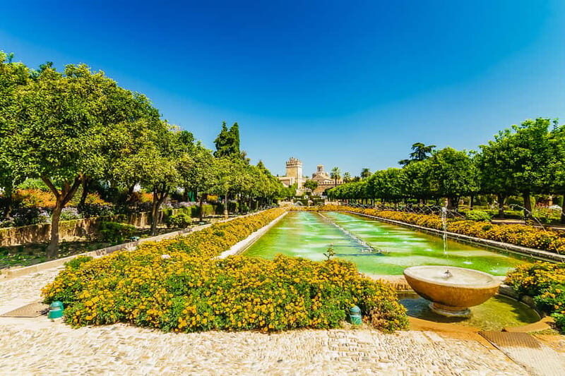 Córdoba: Jewish Quarter, Mosque, and Alcázar Tour - The Jewish Quarter on foot: Calleja de la Hoguera and the Maimónides moment