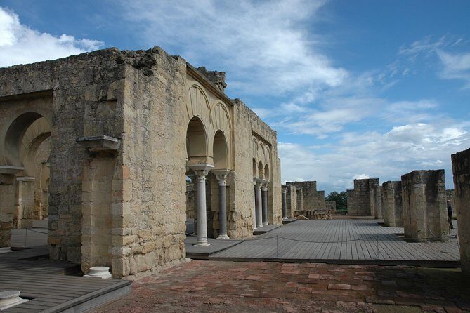 Córdoba: Medina Azahara Guided Tour - Getting to the site: 8 km from Córdoba and your transport options