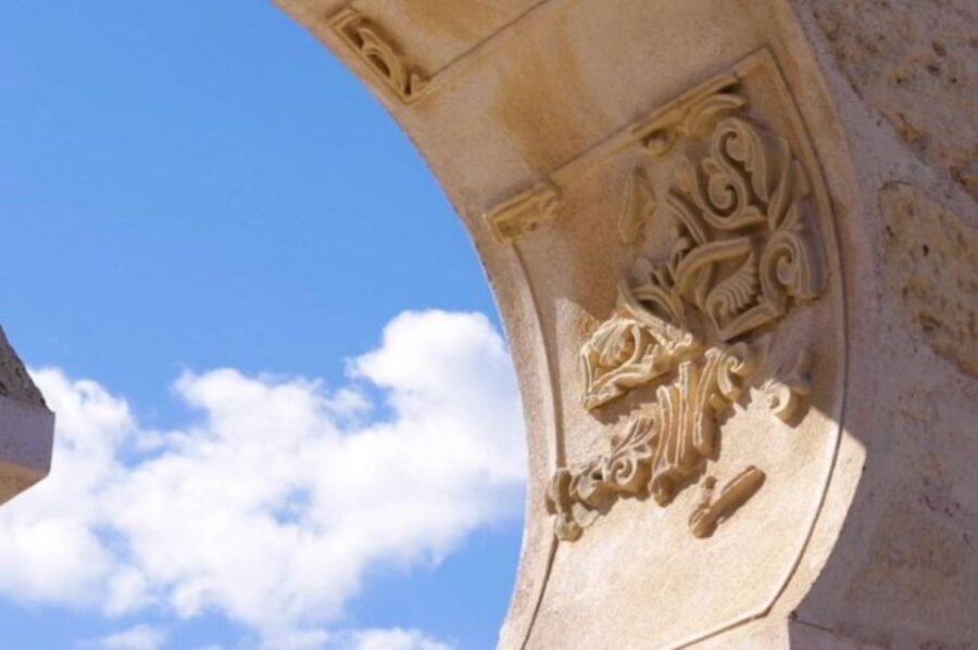 Cordoba: Medina Azahara Guided Tour without transport - The reception meet-up and spotting your guide fast