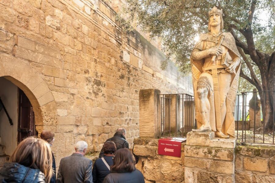 Cordoba: Monuments Walking Tour - Alcázar de los Reyes Cristianos: Gardens First, Then the Big Picture