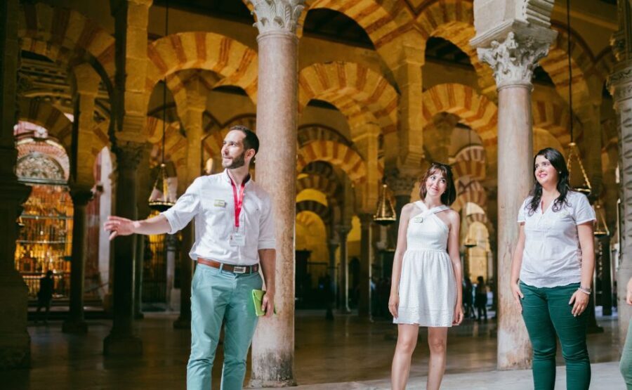 Córdoba: Mosque-Cathedral & Alcazar Guided Tour - Alcázar Gardens and viewpoints: royal palace atmosphere with a dark historical note