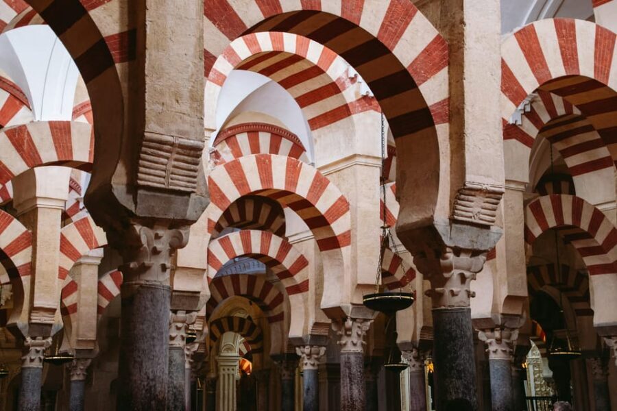 Cordoba: Mosque-Cathedral and Jewish Quarter Guided Tour - The Jewish Quarter next to the Alcázar de los Reyes Cristianos