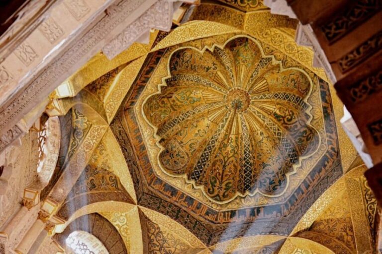 Cordoba: Mosque-Cathedral and Jewish Quarter Guided Tour - Meeting at Plaza del Triunfo and pacing for 4.5 hours
