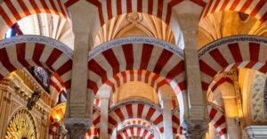 Córdoba: Mosque-Cathedral Guided Tour - Inside the Mosque-Cathedral: Columns, Arches, and Christian Chapels