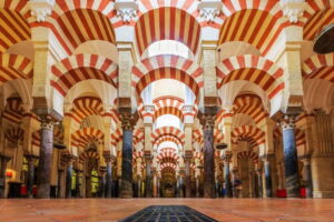 Córdoba: Mosque-Cathedral, Jewish Quarter and Alcázar Tour - Meeting at Plaza Triunfo: fast check-in, clear start