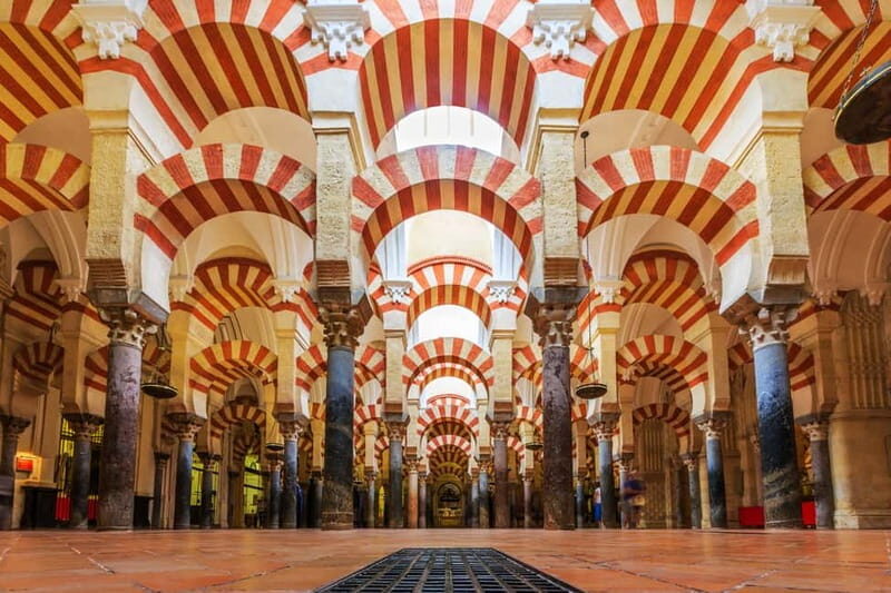 Córdoba: Mosque-Cathedral, Jewish Quarter and Alcázar Tour - Meeting at Plaza Triunfo: fast check-in, clear start