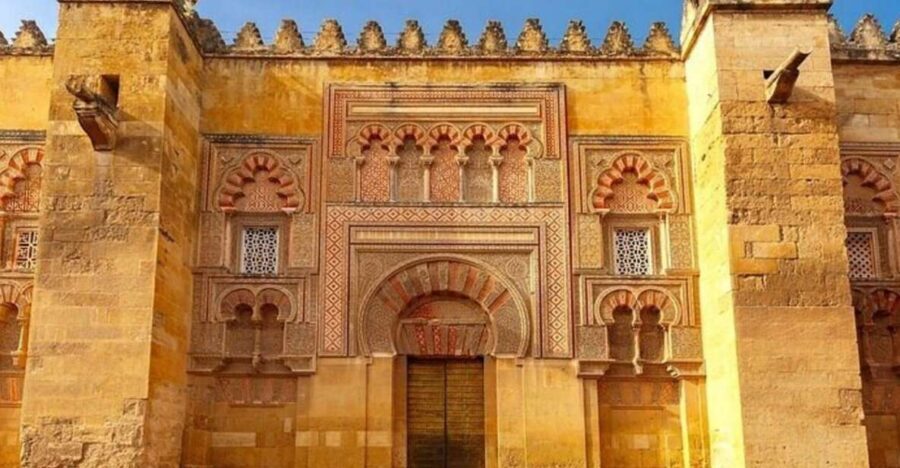 Cordoba: Mosque-Cathedral Private Tour with Tickets - The transformation story: Visigothic basilic to mosque to cathedral