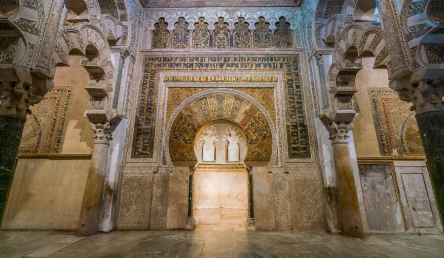Cordoba Mosque-Cathedral: Skip-the-Line Guided Tour - The guides are the product here