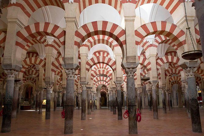 Cordoba: Mosque, Jewish Quarter and Alcazar - Meeting point and the 4-hour walking reality
