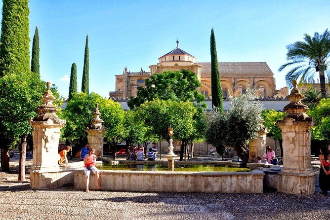 Cordoba Mosque & Jewish Quarter Guided Tour with tickets - Zoco Municipal de Artesanía: a quick crafts stop that adds flavor