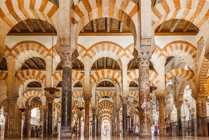Cordoba Mosque & Jewish Quarter Guided Tour with tickets - Inside the Mezquita-Catedral: how to read the arches and mihrab
