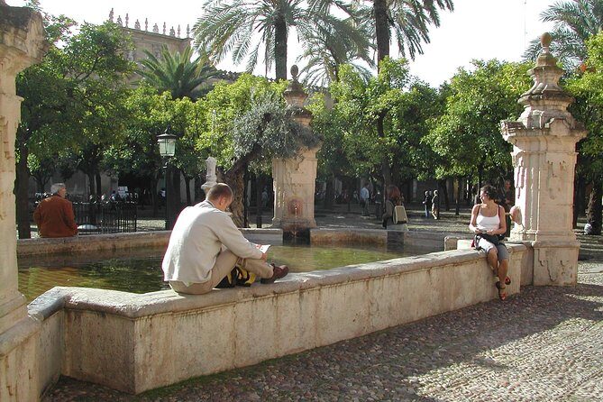 Cordoba Mosque & Jewish Quarter Guided Tour with tickets - Headphones, accents, and crowd reality in the Mosque