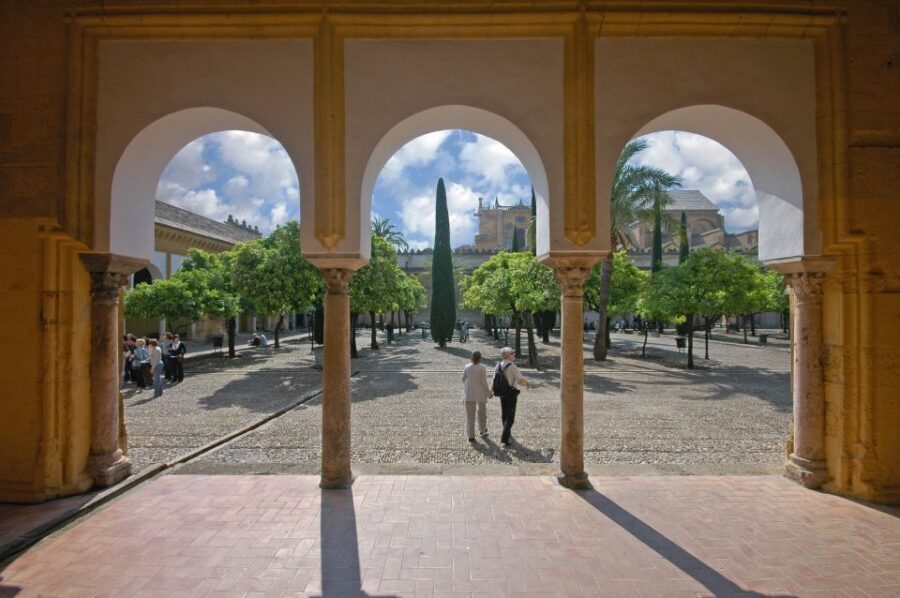 Cordoba Mosque & Jewish Quarter Tour with Tickets - First Stop: Judería de Córdoba Streets, Zoco, and Maimonides
