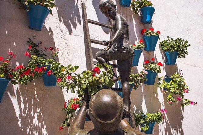 Córdoba Scavenger Hunt and City Highlights Walking Tour - Alcázar de los Reyes Cristianos: Turning a Walk Into a Puzzle Path