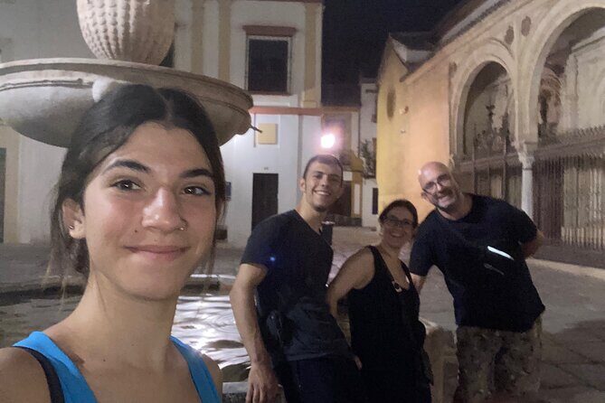 Córdoba Scavenger Hunt and City Highlights Walking Tour - Mezquita-Catedral Stop: Questions That Make You Look Twice