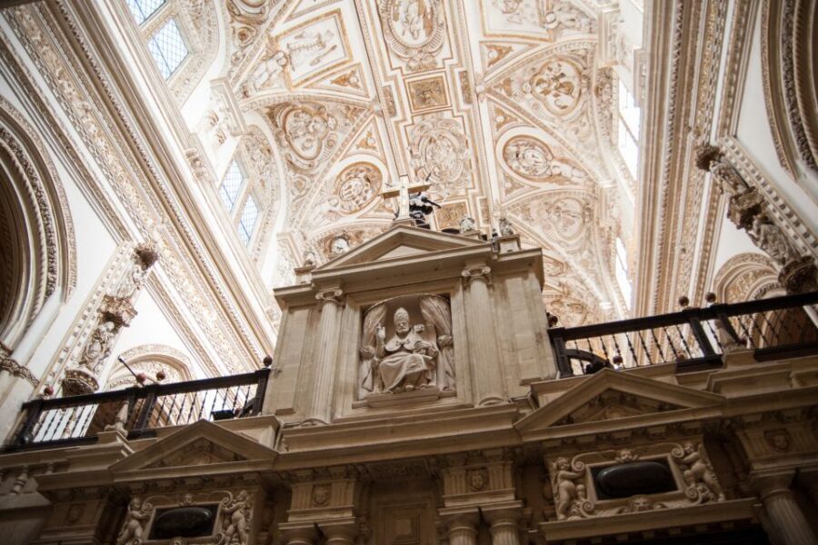 Córdoba: Skip-the-Line Great Mosque-Cathedral History Tour - Audio receivers: clarity in a big, echoing interior