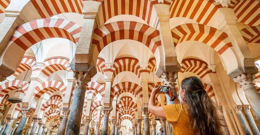 Córdoba: Skip-the-Ticket-Line Mosque-Cathedral Guided Tour - Patio de los Naranjos: the calm pause before the wow