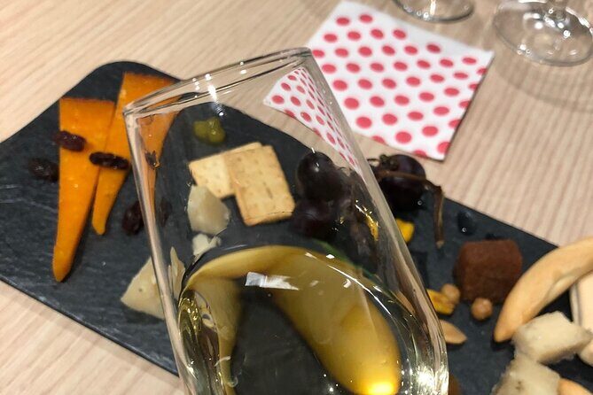 Cordoba sunset, local wine & cheese tasting - What you get: wines, sherry, and a real Córdoba cheese lineup