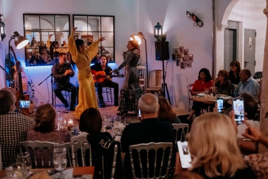 Córdoba: Tablao Flamenco at Doble de Cepa with Optional Meal - Seating in a two-floor patio room: comfort tips that matter