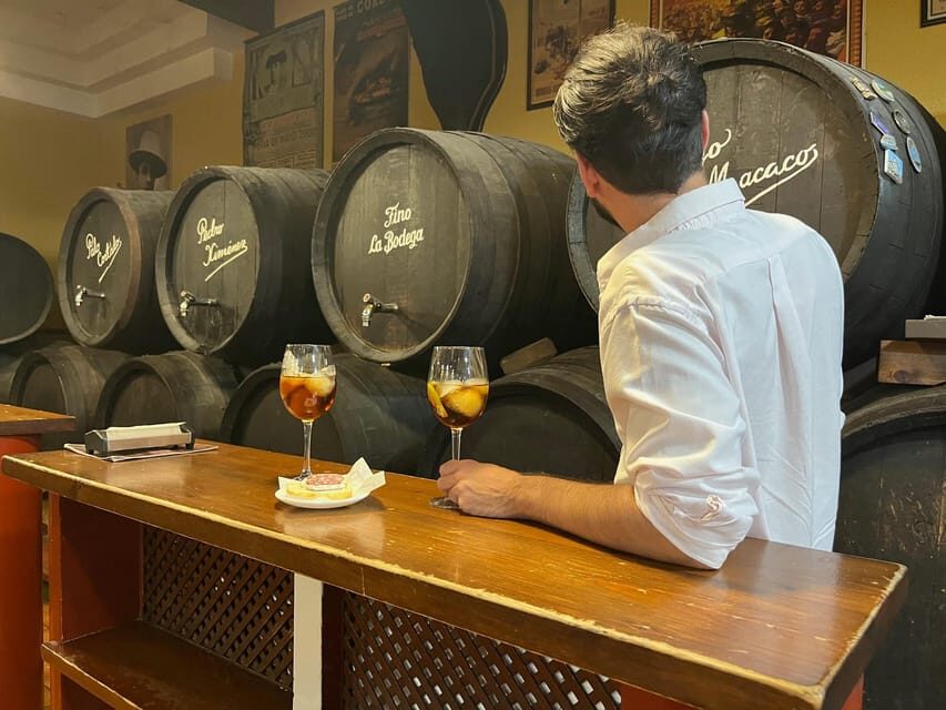 Cordoba: Tapas Bars Tour With Local Guide - Starting in the right spot: Corredera Market, then walking-smart tapas