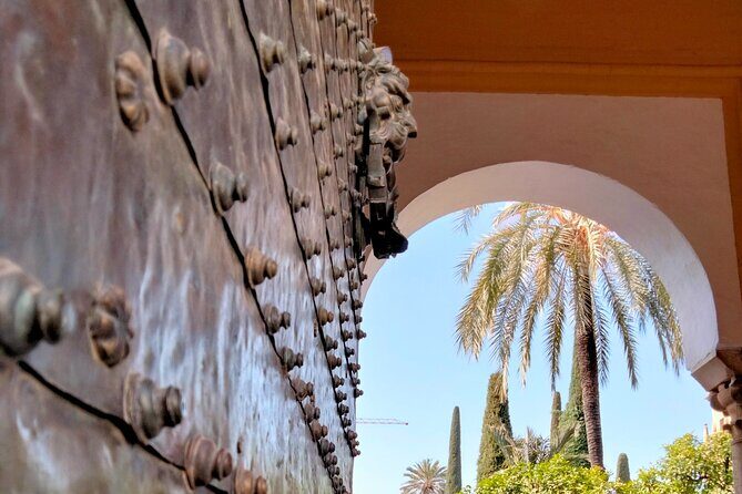 Cordoba tour Mosque-Cathedral & Jewish Quarter, max. 8 people - Stop 2: La Juderia and the synagogue/Maimonides focus