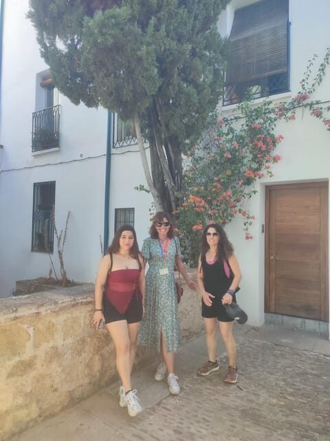 Córdoba: Tour of the three cultures to see the city in a day - Plaza del Potro: where stories feel local