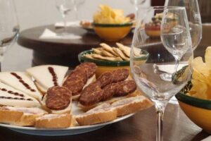 Evening Wine Tasting Córdoba - The 90-Minute Flow: How the Session Moves From Wines to Tapas