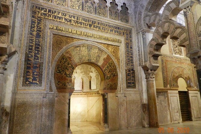 Exclusive visit to the Mosque with official guide. Small groups - Why the Mezquita-Catedral feels different with a guide