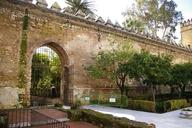 Gardens & Fortress of Catholic Kings Tickets & Tour in English - What to expect at the meeting point and how to plan your day