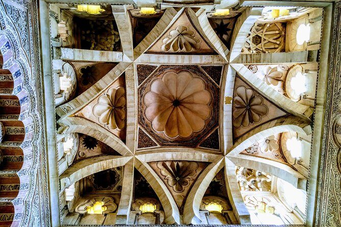 Guided tour: discover the 2 great monuments in Córdoba: Mezquita and Alcázar. - The headphones, the group pace, and why it feels smoother than solo