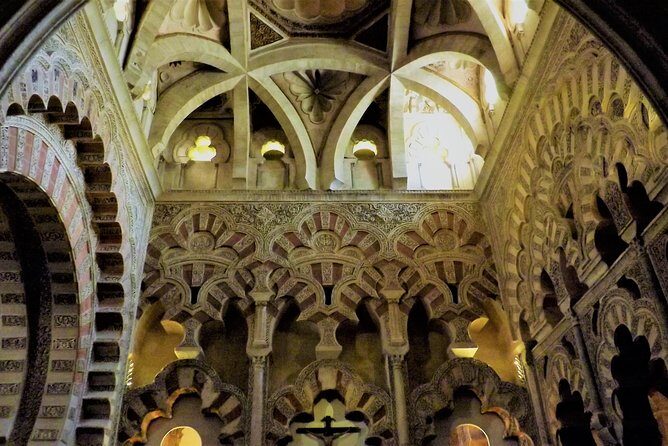 Guided tour: discover the 2 great monuments in Córdoba: Mezquita and Alcázar. - Itinerary rhythm: two focused blocks, not one long shuffle