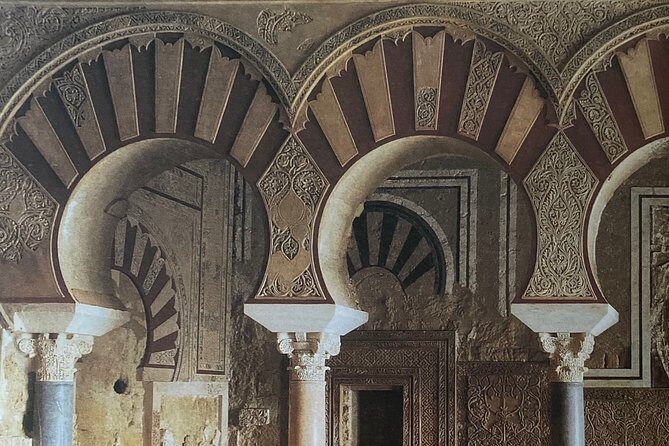 Guided tour of Medina Azahara in Spanish with Bus. Official Guides - Getting to the site: bus, car park, and shuttle up