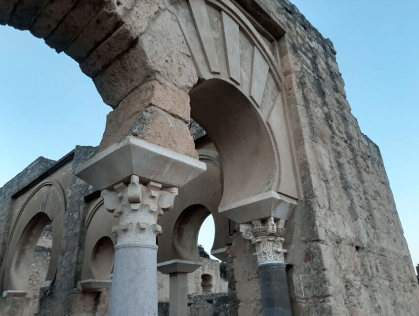 Guided tour of Medina Azahara only in french - Getting there: the short coach ride that keeps the tour smooth