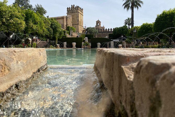 Guided tour of the Alcazar de los Reyes Cristianos in Spanish - When the gardens are best: spring and autumn timing